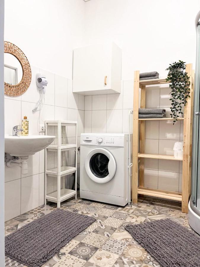 Bright Spacious Apartment In Riga With Free Parking Exterior photo